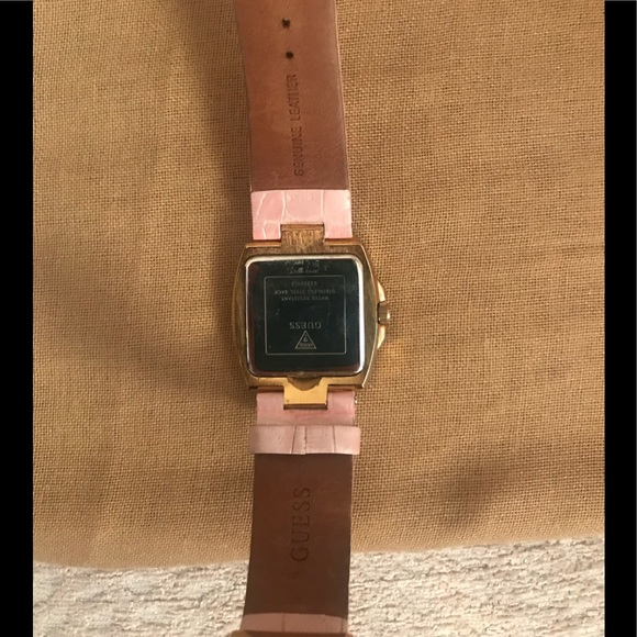 ⬇️ Guess watch with crystals pink leather emb band - Picture 5 of 5